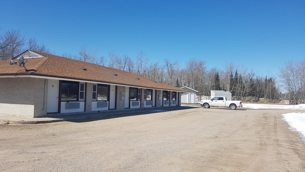 Pinawa Motel Exterior foto
